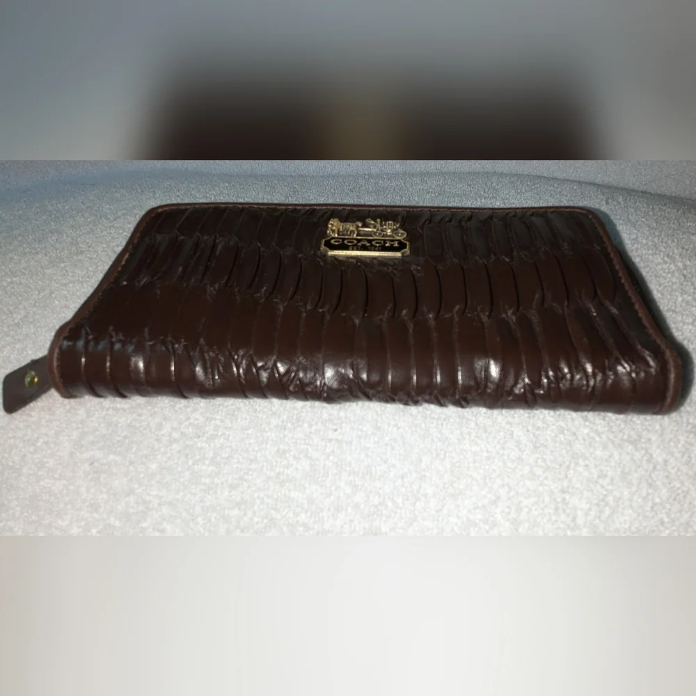 Coach Madison gathered leather wallet.
